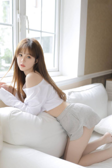 少妇一边喂奶一边跟我做