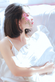 一面亲膜上边奶一个膜边